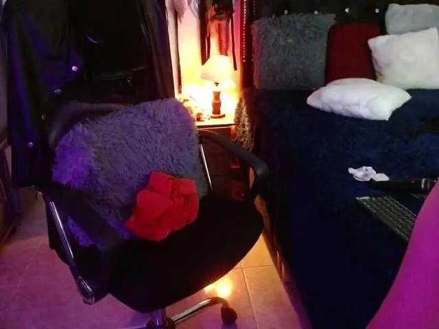 Offline Ameliemartinez on BongaCams