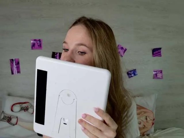 Offline b4by-Emilia on BongaCams