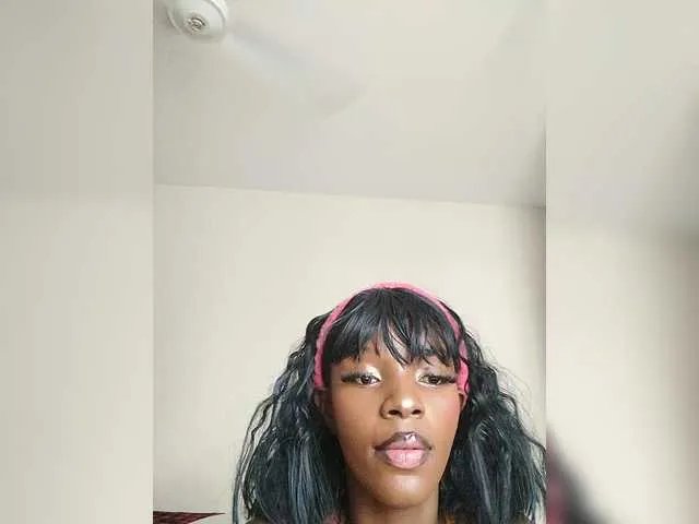 Offline Camdolie on BongaCams