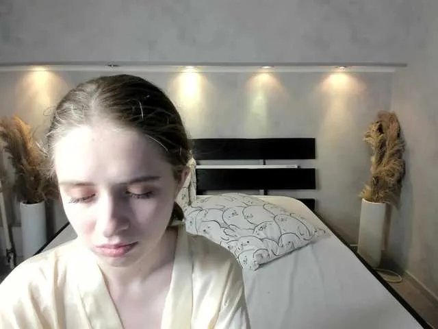 Offline Camilla-Kelly on BongaCams