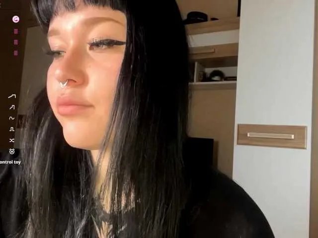 Freechat CharlaJarman on BongaCams