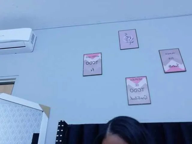 Offline colombiamommy on BongaCams