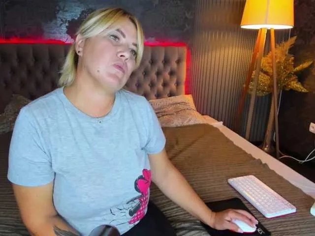 Offline CurlyDream on BongaCams