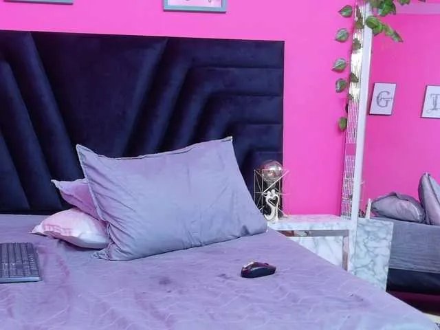 Offline cutepetitee on BongaCams