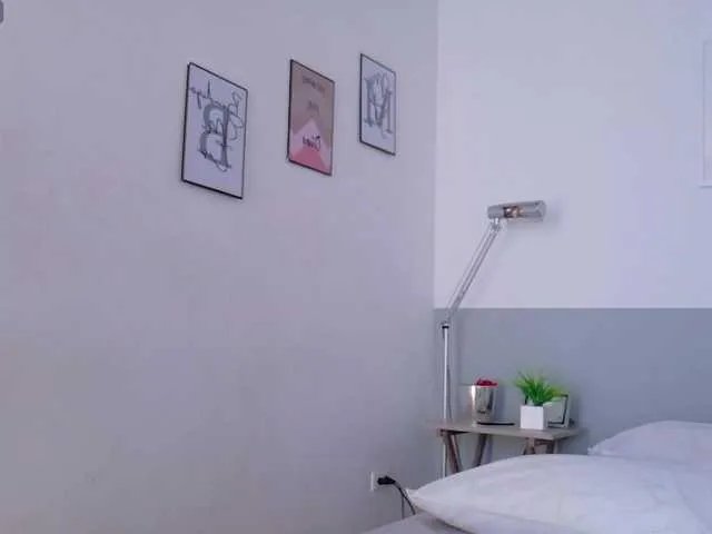 Offline cutepetitee on BongaCams