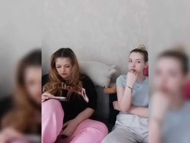 Freechat cutesmiles on BongaCams