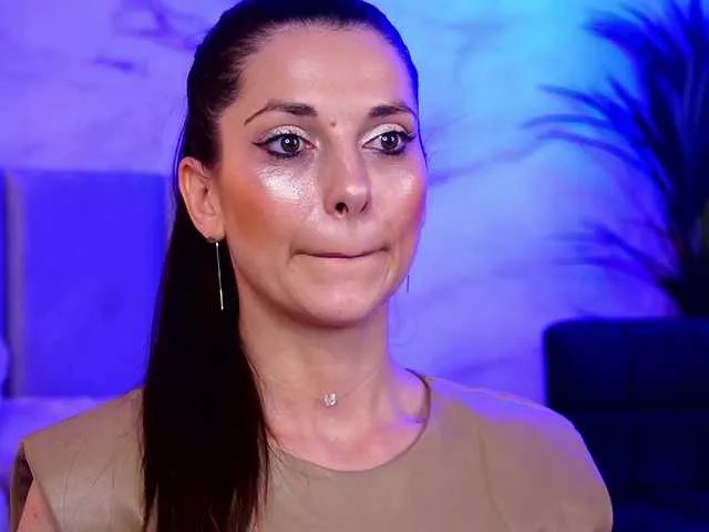 Freechat EllyLynn on BongaCams