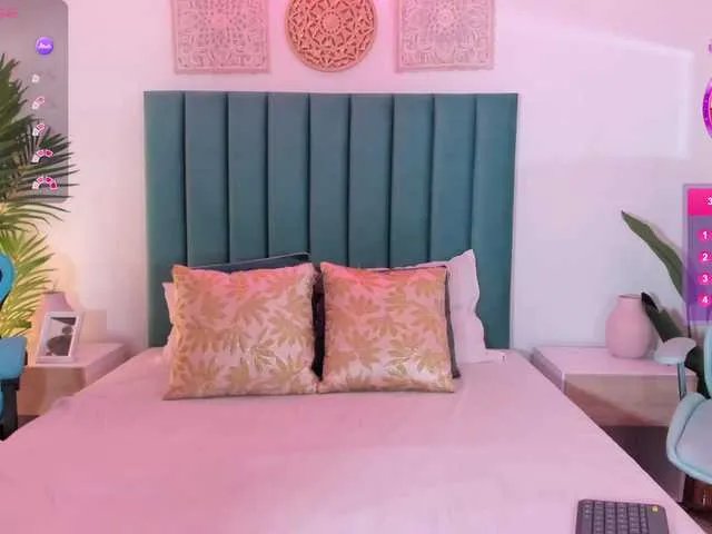 Offline EmaaTaylor on BongaCams