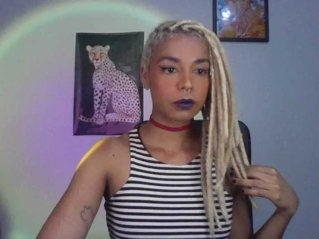 Helenoir on BongaCams 