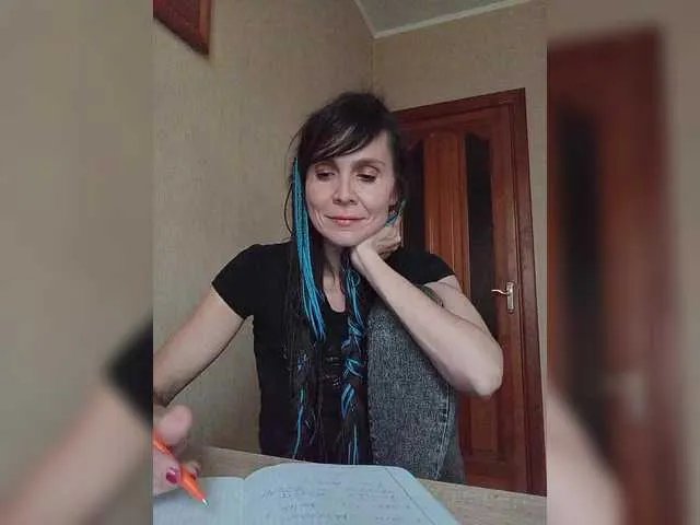 Offline Hellenalonenochka on BongaCams