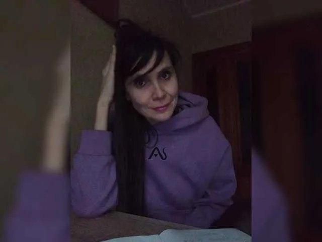 Offline Hellenalonenochka on BongaCams