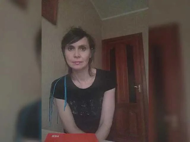 Offline Hellenalonenochka on BongaCams