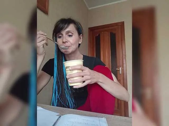 Offline Hellenalonenochka on BongaCams