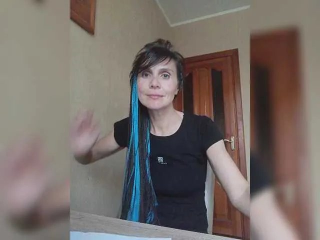 Offline Hellenalonenochka on BongaCams