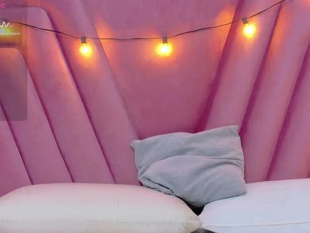 Offline horny18girl on BongaCams