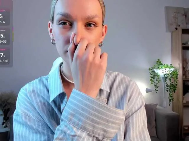 Freechat IceStrawberry on BongaCams