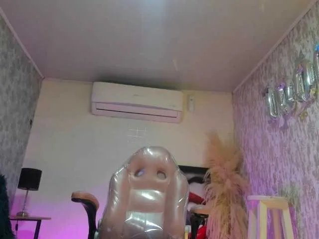 Offline isabellaa23 on BongaCams