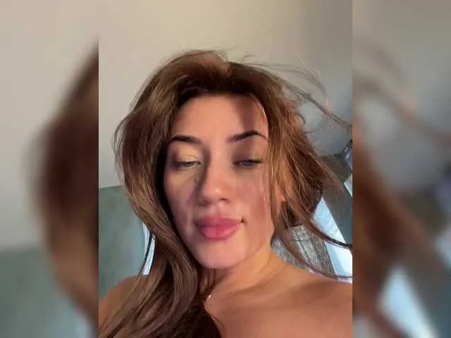 Offline juicy-peachh on BongaCams