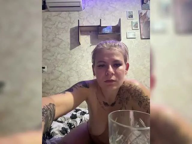 Offline KiraNika on BongaCams