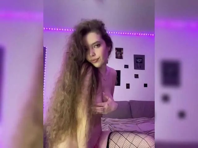 Offline LadyEmily on BongaCams