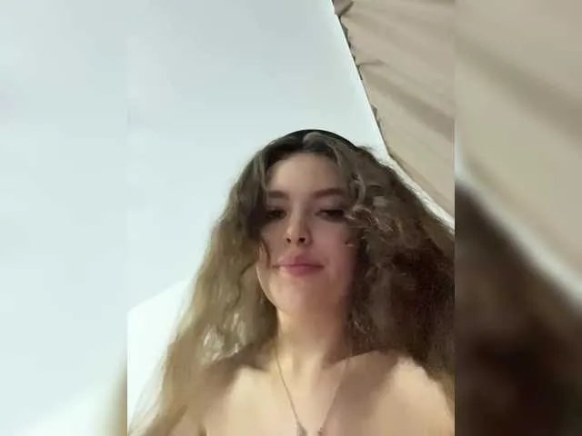 Offline LadyEmily on BongaCams