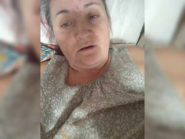 Offline LaraXXX33 on BongaCams