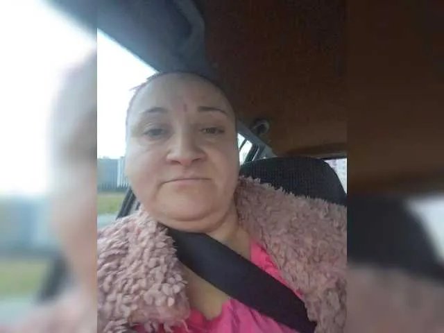 Offline LaraXXX33 on BongaCams