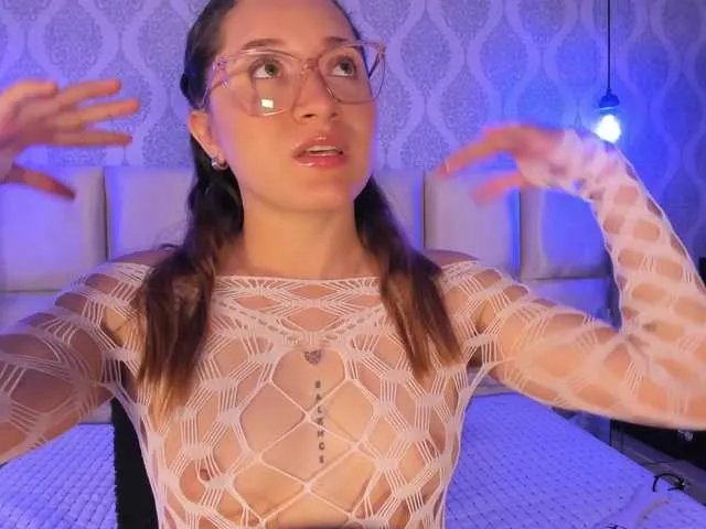 Offline LeiahBlonde on BongaCams