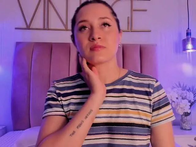 Offline LeiahBlonde on BongaCams