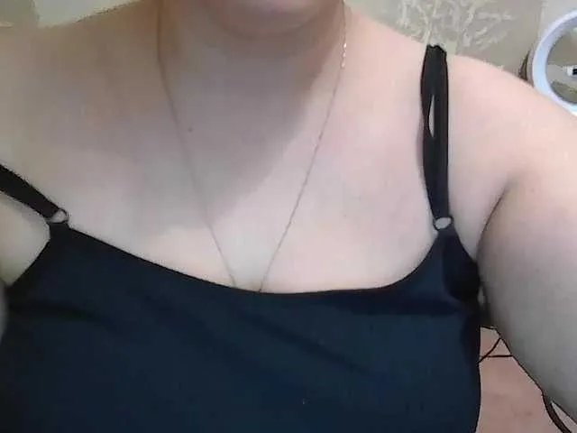 Offline Lelly1 on BongaCams