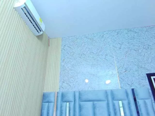 Offline littleeemiily on BongaCams