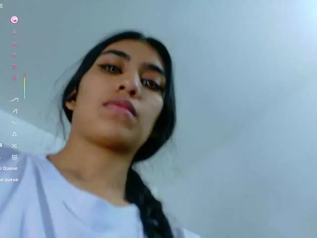 Offline littleeemiily on BongaCams