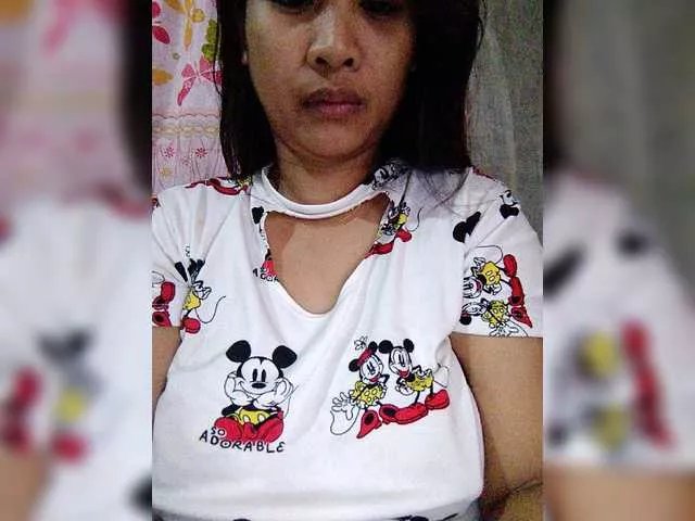 Offline LovelyYna on BongaCams