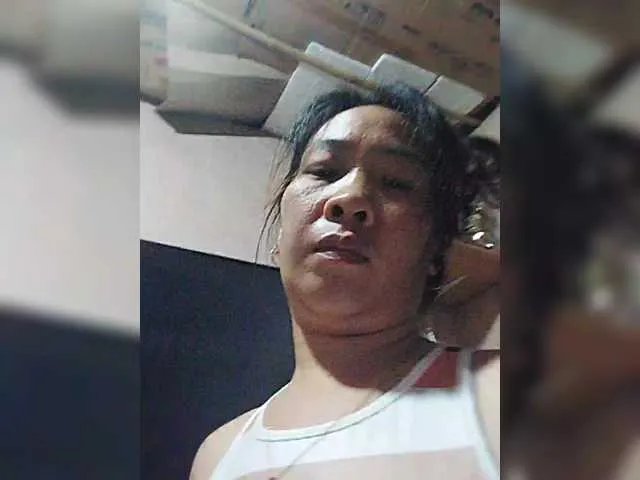 Offline LovelyYna on BongaCams