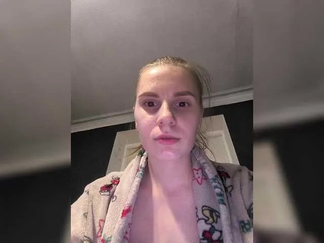 Offline me-la-nia19 on BongaCams