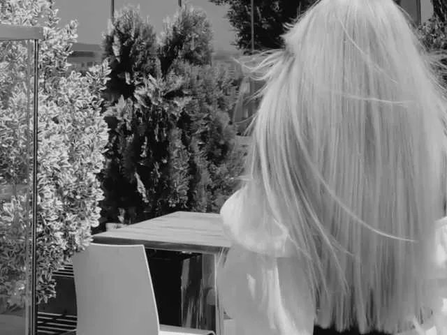 Offline meow on BongaCams