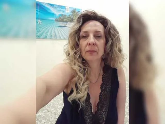 Offline mery8poppins on BongaCams