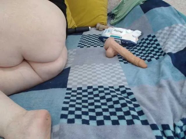 Offline MILAax on BongaCams