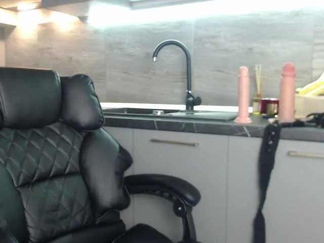 Offline Mistresszora01 on BongaCams