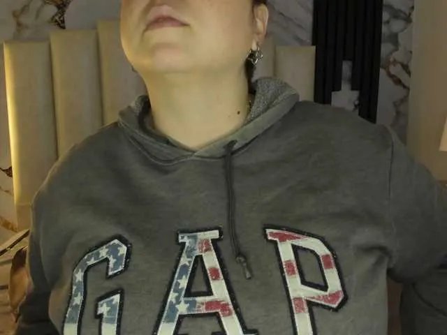 Offline mollieblue69 on BongaCams