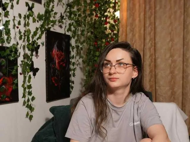 Freechat NaughtYHomemadE on BongaCams