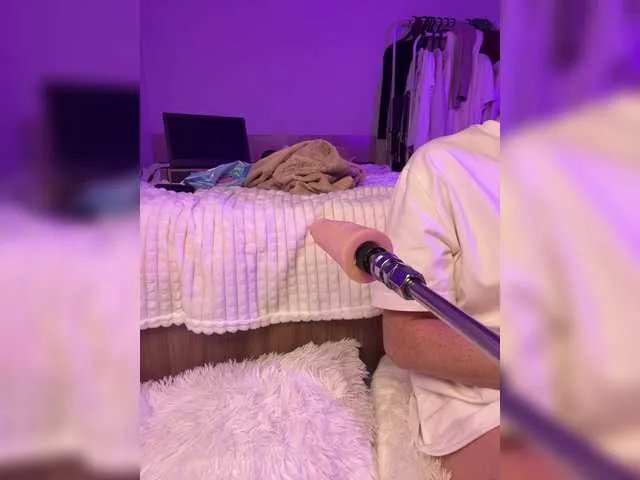 Offline Nicole- on BongaCams