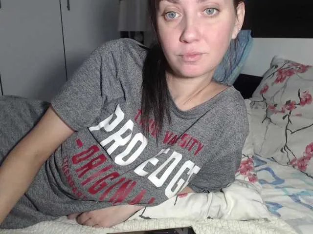 Offline petitedanielle on BongaCams