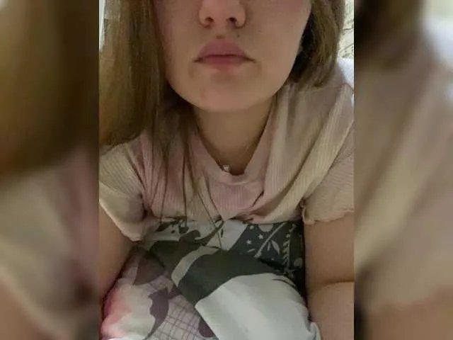 Offline Regina-Lynne on BongaCams