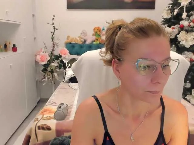 Offline SalomeJade on BongaCams