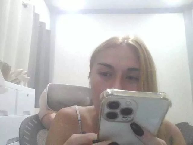 Offline seductiveangel69 on BongaCams