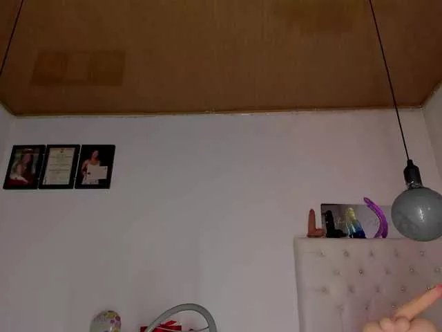 Offline Shannon-kane on BongaCams