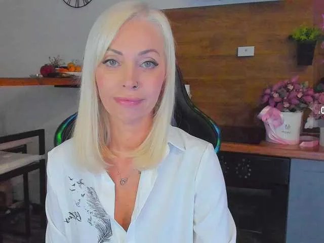 Offline Sunbeam on BongaCams