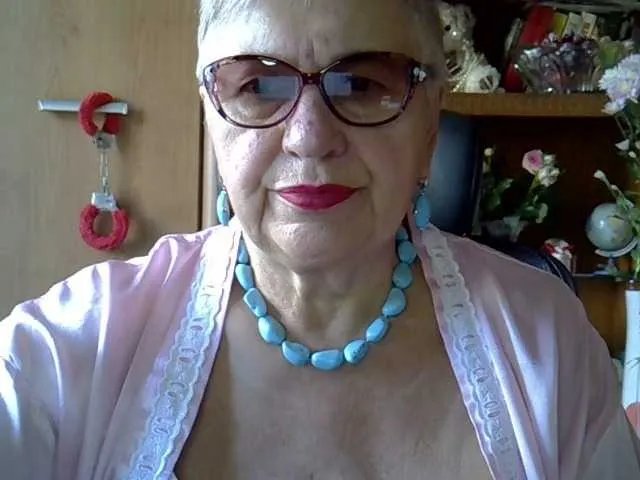 Offline SweetCherry00 on BongaCams