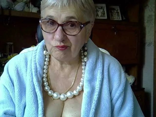 Offline SweetCherry00 on BongaCams